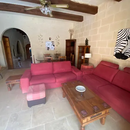 Gozo With Scenic Views And Pool Ferienhaus